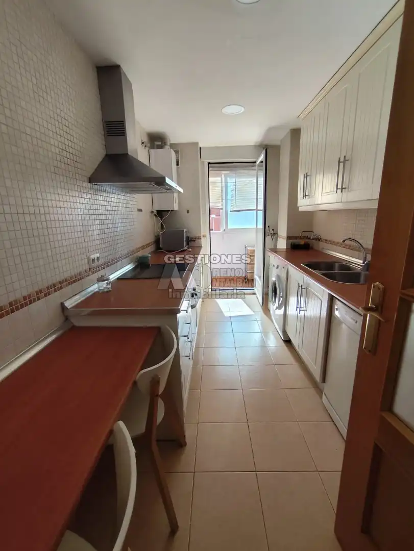 Kitchen of Flat for share in Granada  with Heating, Parquet flooring and Furnished
