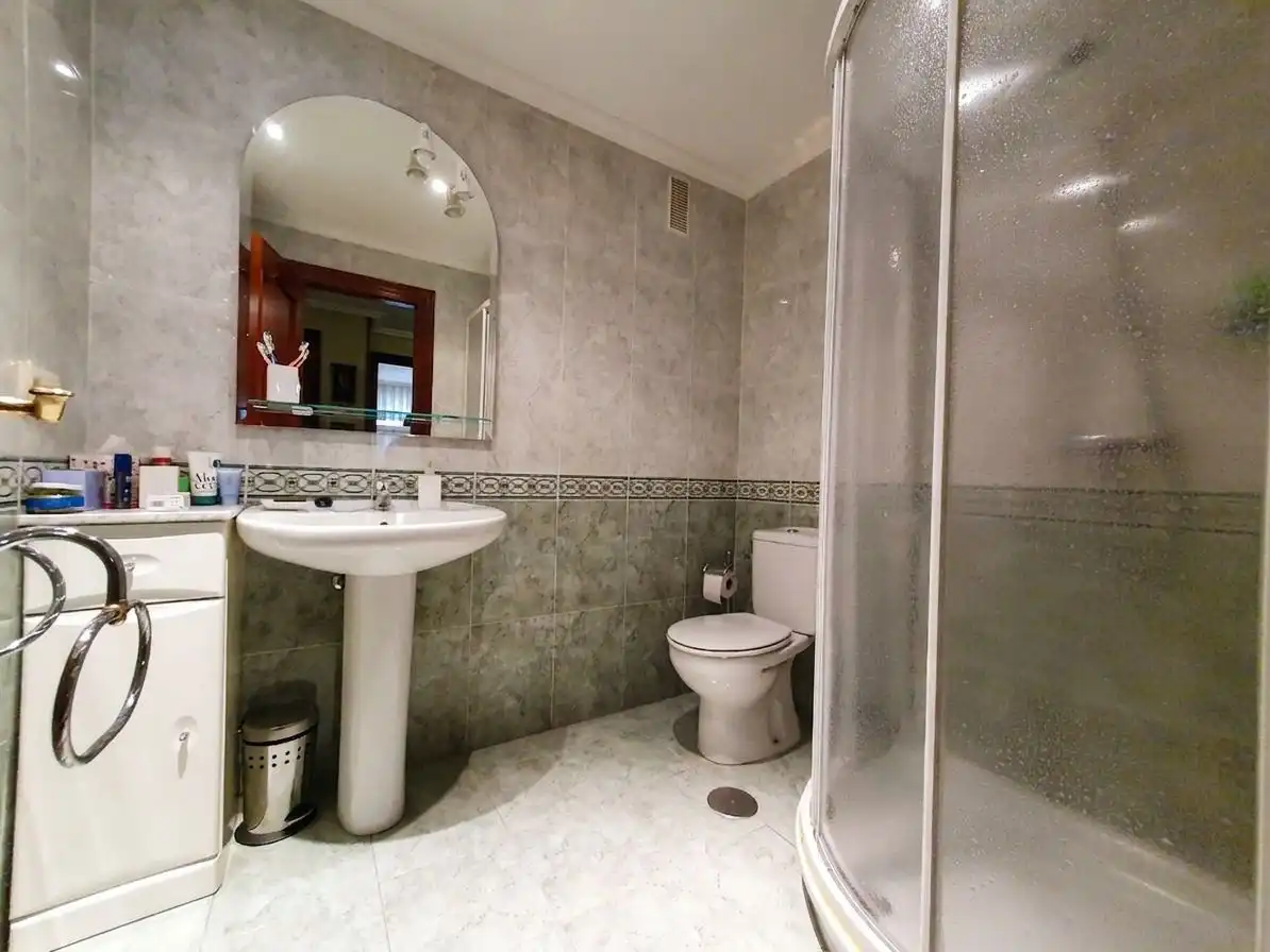Badezimmer von Wohnung zum Verkauf in Grado mit Heizung, Terrasse und Abstellraum