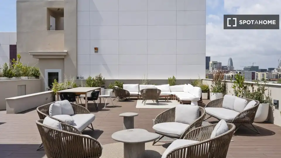 Flat with terrace to rent in Sant Martí, imagen 3