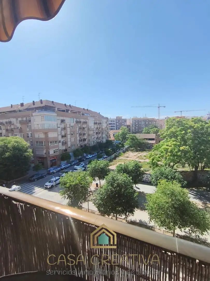 Vista exterior de Piso en venta en Valencia con Amueblado y Balcón