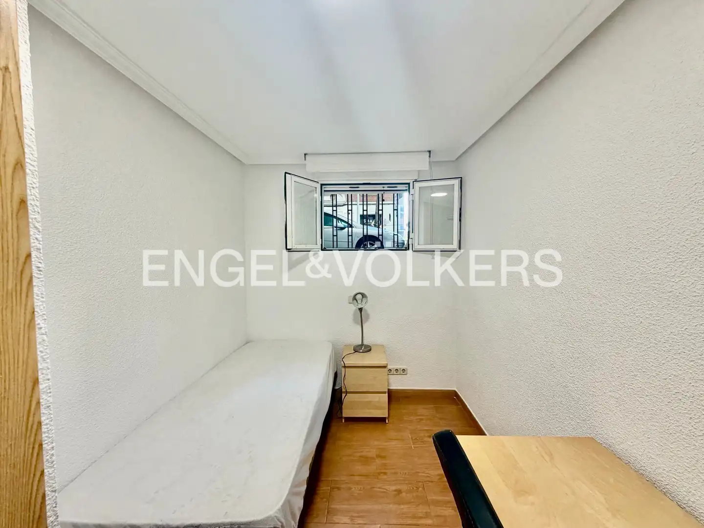Schlafzimmer von Wohnung zur Miete in Madrid mit Heizung, Parkett und Möbliert