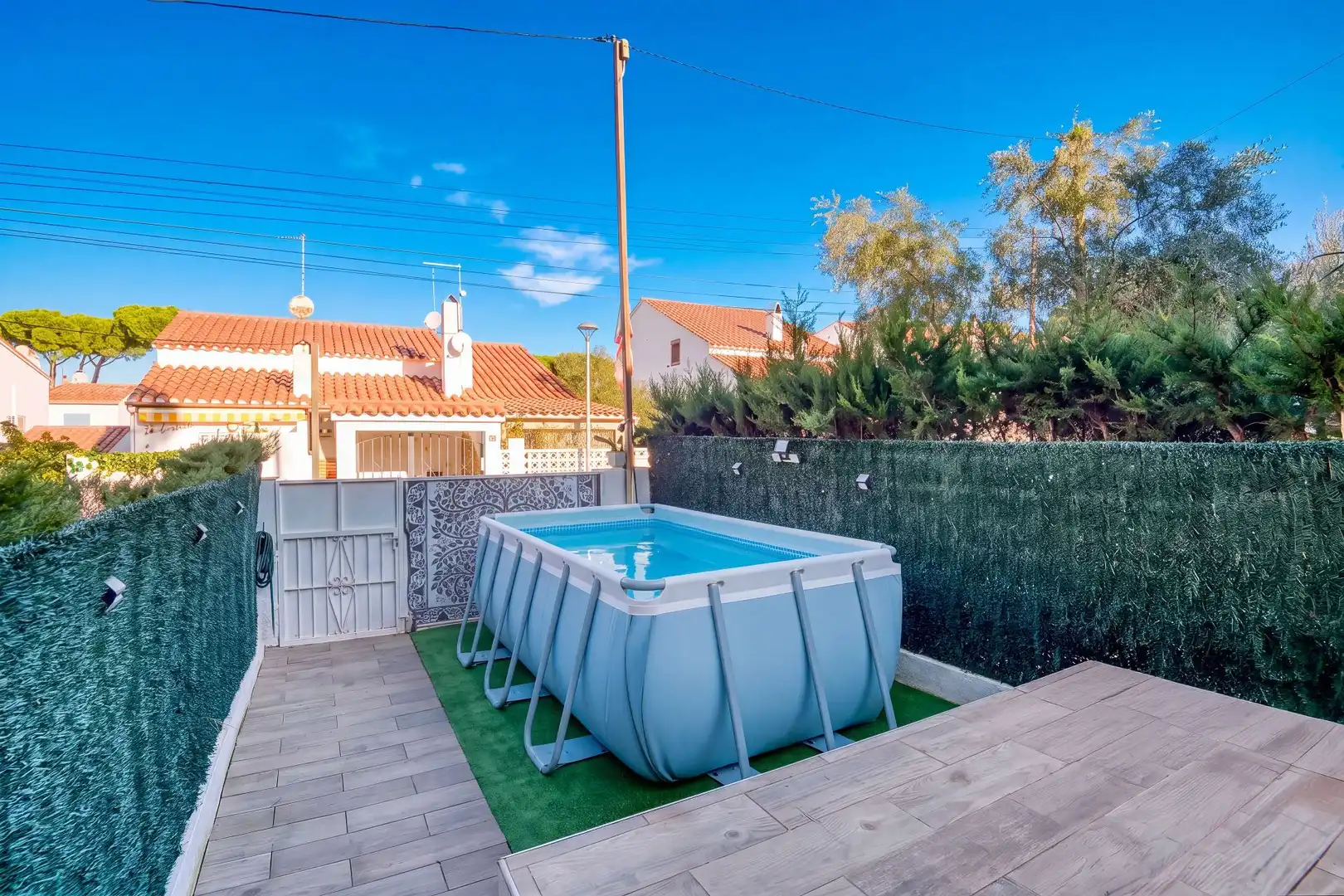 Piscina de Casa adosada en venta en L'Escala con Terraza y Amueblado