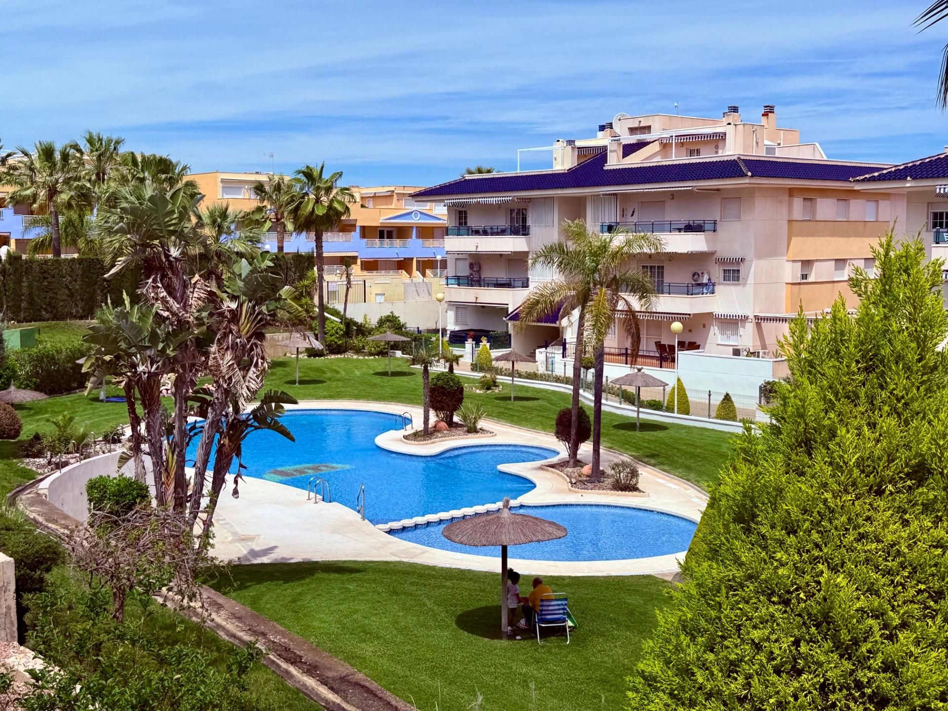 Vista exterior de Pis en venda en Pilar de la Horadada amb Aire condicionat, Jardí privat i Terrassa
