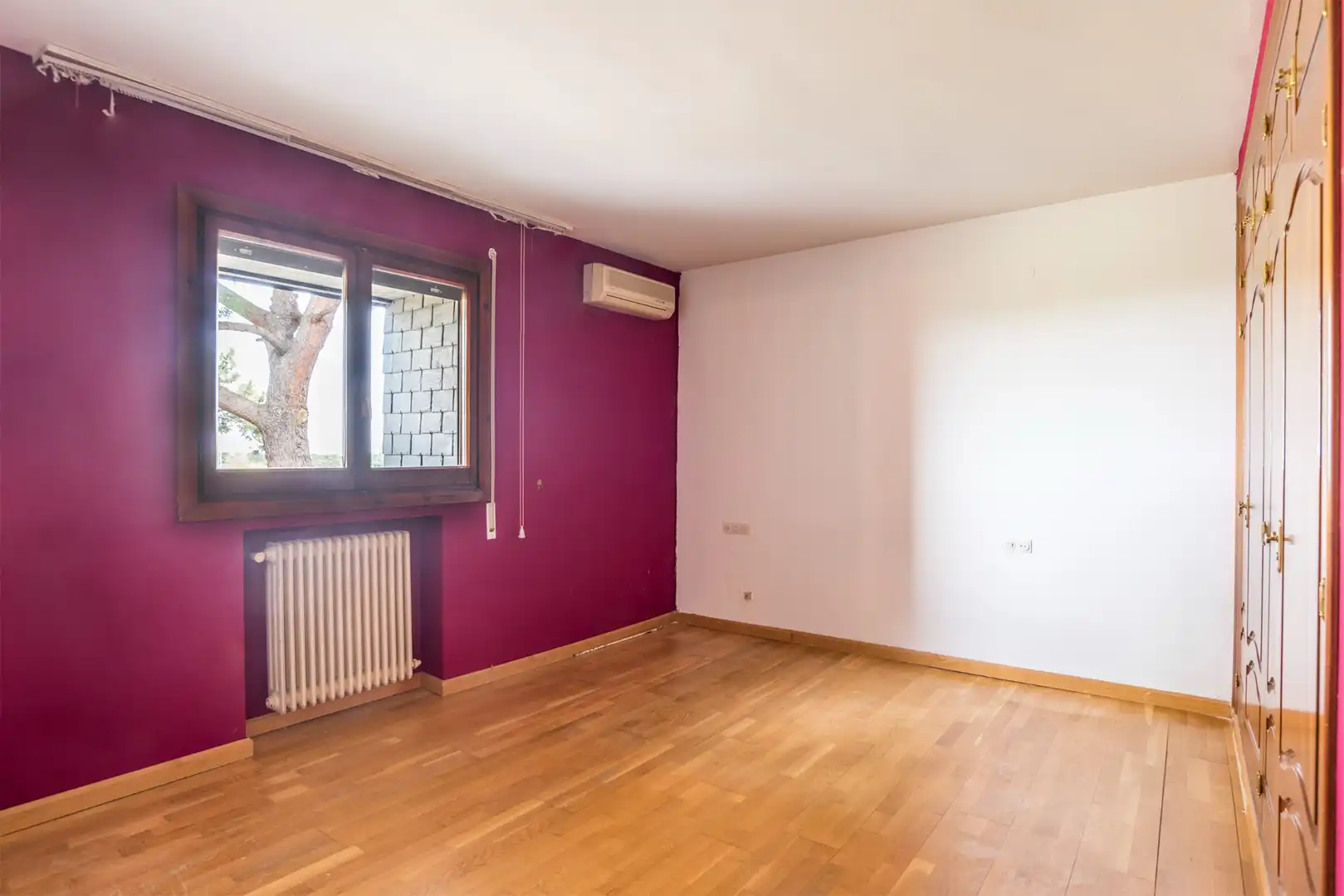 Bedroom of Houses for sale in Pozuelo de Alarcón  with Air Conditioner, Heating and Private garden