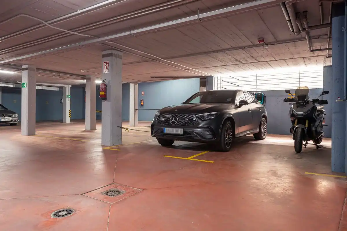 Parkplatz von Dachboden zum Verkauf in Majadahonda mit Klimaanlage, Heizung und Privatgarten