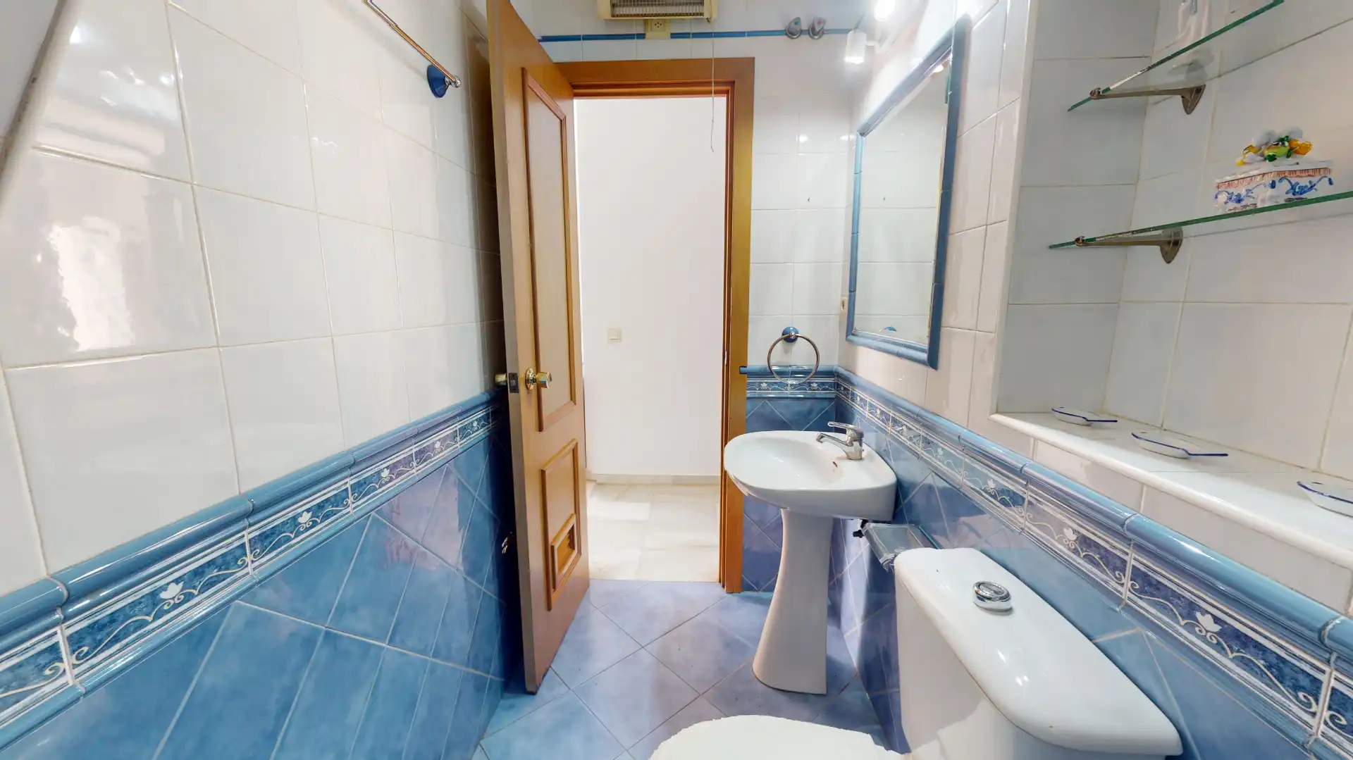 Bany de Casa adosada en venda en Málaga amb Jardí privat, Terrassa i Forn