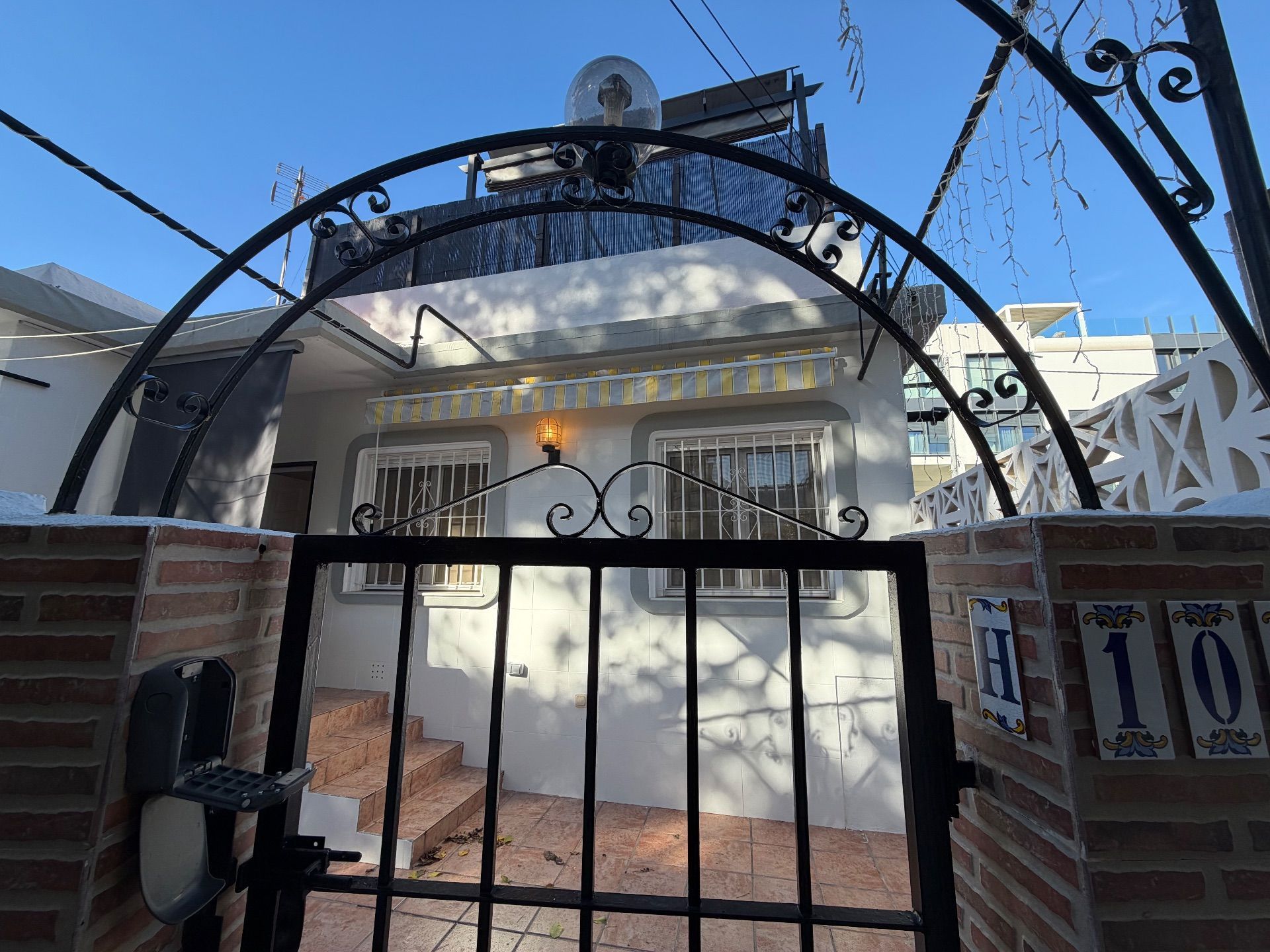 Exterior view of Single-family semi-detached for sale in Dénia  with Air Conditioner, Heating and Private garden