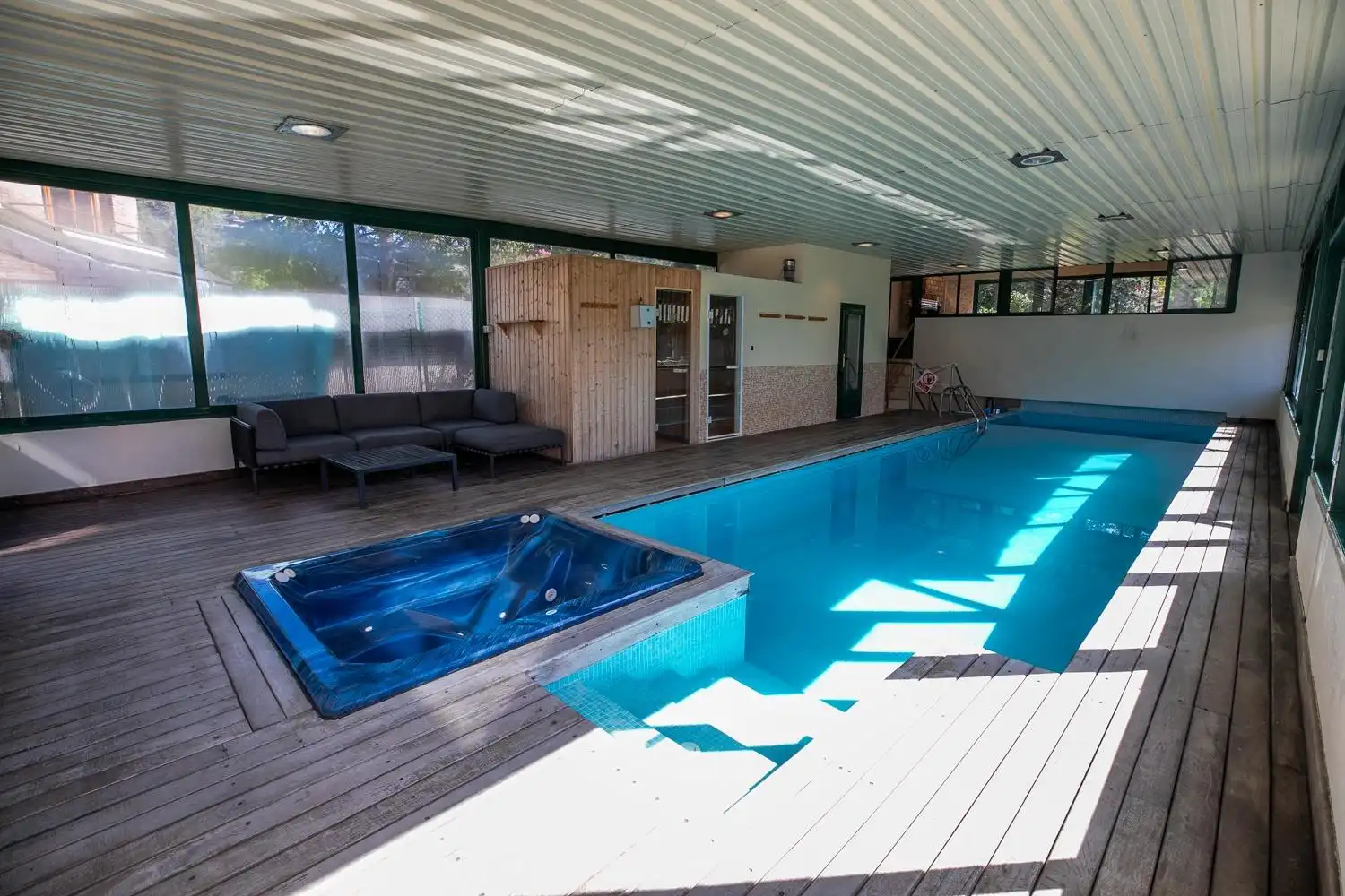 Piscina de Casa o xalet en venda en Jaca amb Calefacció, Jardí privat i Terrassa
