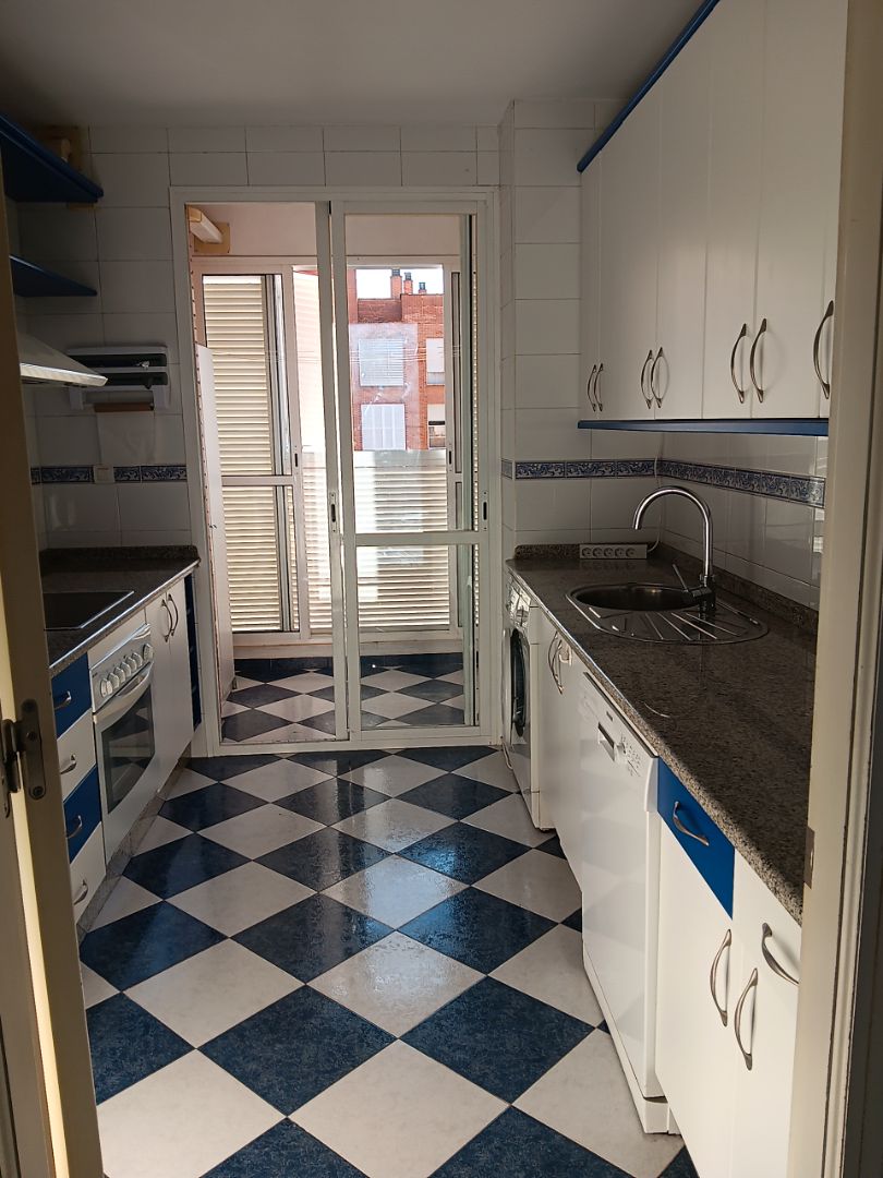 Kitchen of Flat to rent in Mairena del Aljarafe  with Community pool