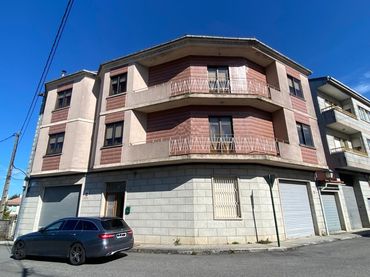 Wohngebäude zum Verkauf in O Carballiño