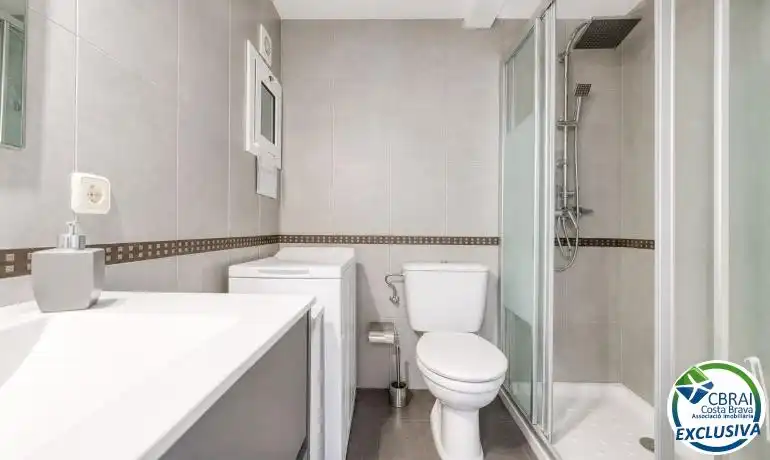 Bany de Pis en venda en Roses amb Terrassa i Piscina comunitària