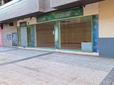 Local comercial en venda a Calle BORAU, J LUIS (CINEASTA) 4