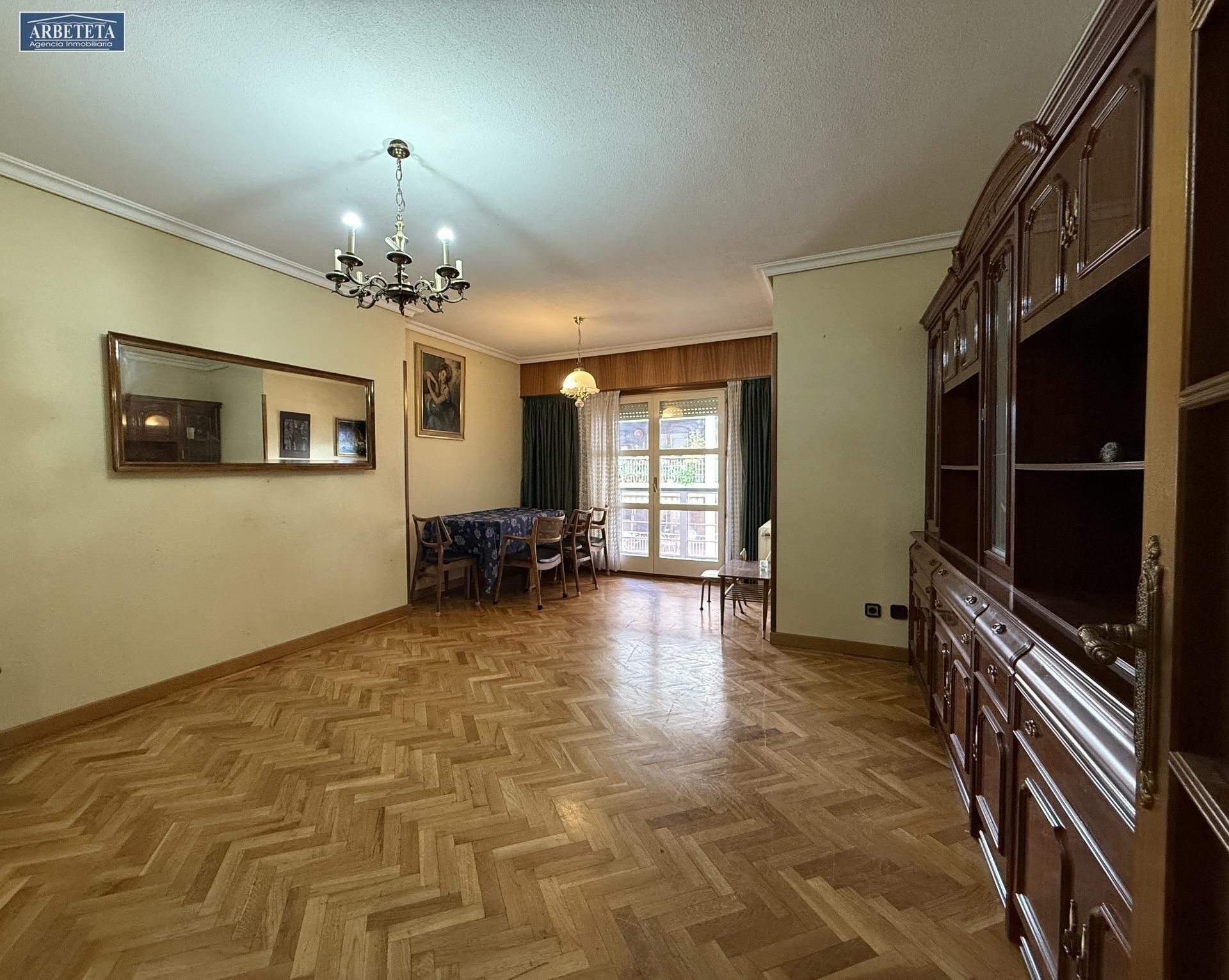 Comedor de Piso en venta en Guadalajara Capital con Calefacción, Terraza y Balcón