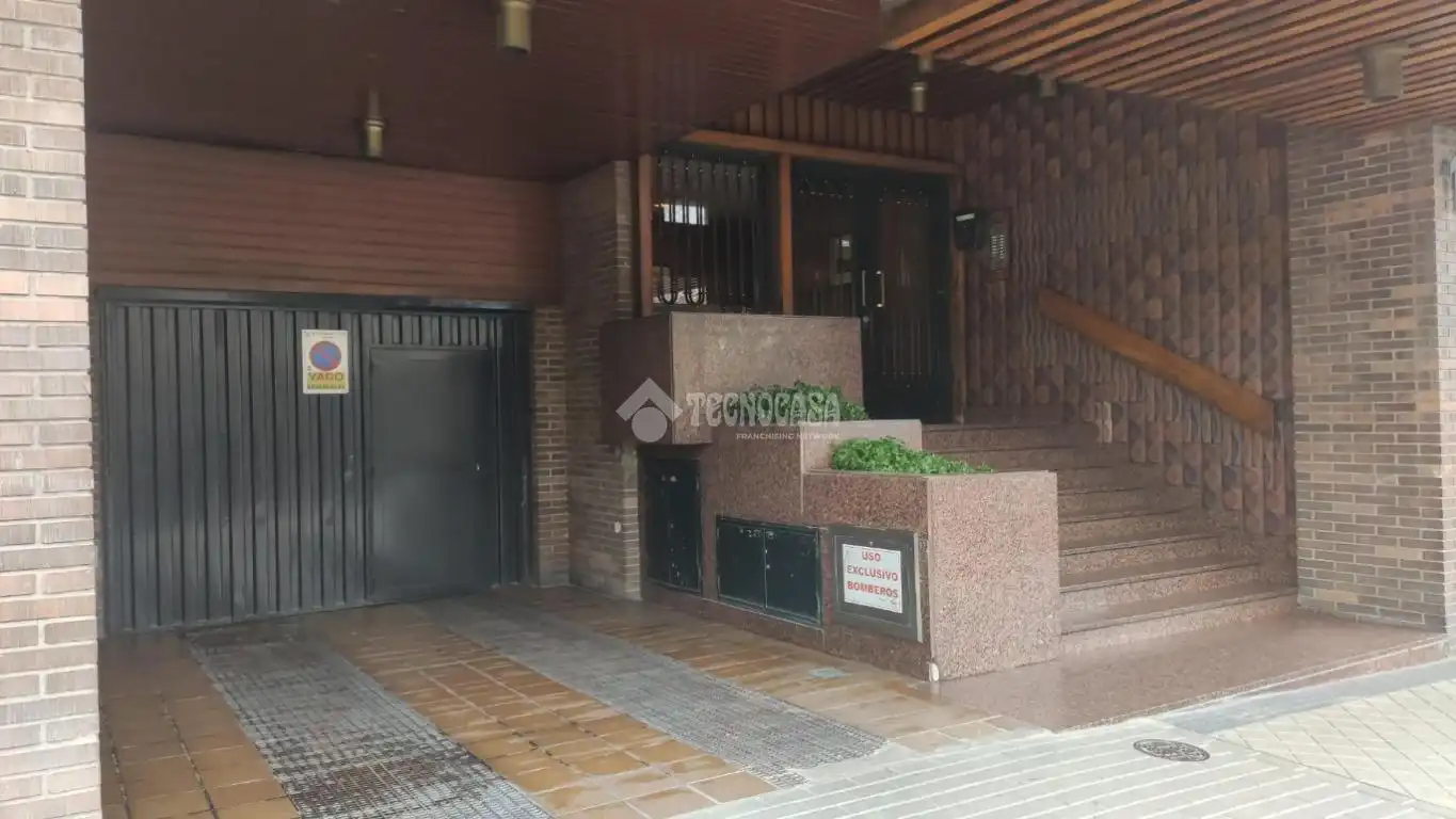 Exterior view of Garage for sale in Madrid