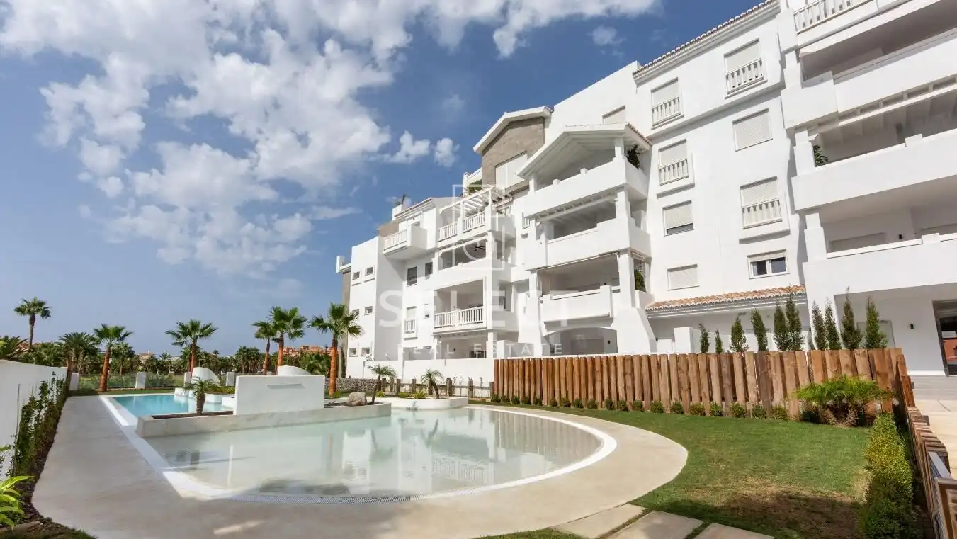 Vista exterior de Apartamento en venta en Motril con Aire acondicionado, Calefacción y Jardín privado