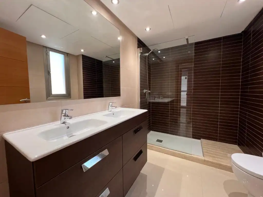 Badezimmer von Einfamilien-Reihenhaus zur Miete in Cala Vinyes