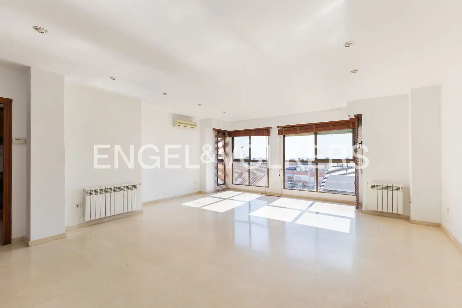 Sala de estar de Piso de alquiler en Valencia con Aire acondicionado, Calefacción y Trastero