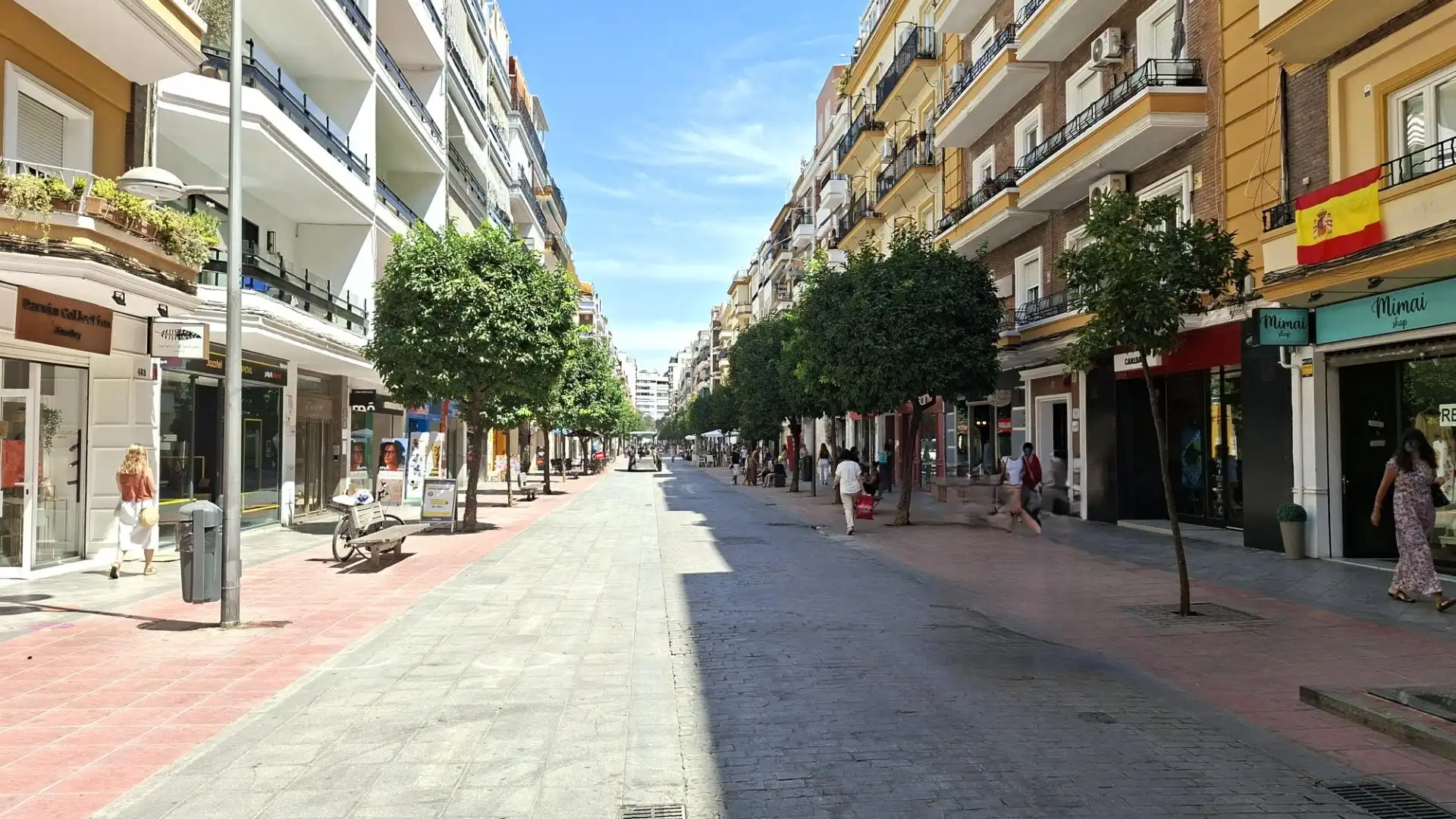 Vista exterior de Àtic en venda en Sevilla amb Aire condicionat, Terrassa i Alarma