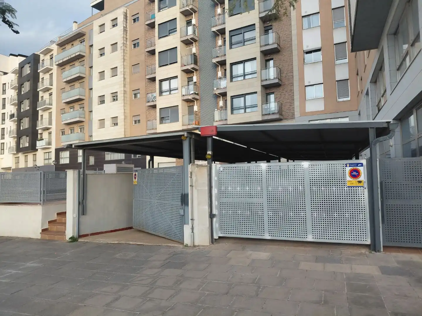 Parking of Garage for rent in Torrent