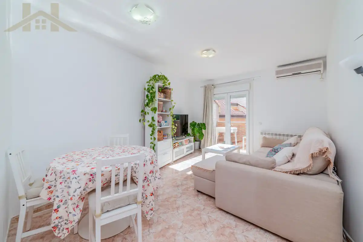 Wohnzimmer von Dachboden zum Verkauf in Ciempozuelos mit Klimaanlage, Heizung und Terrasse