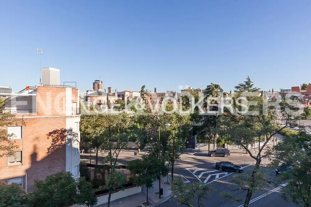 Vista exterior de Pis en venda en Chamartín