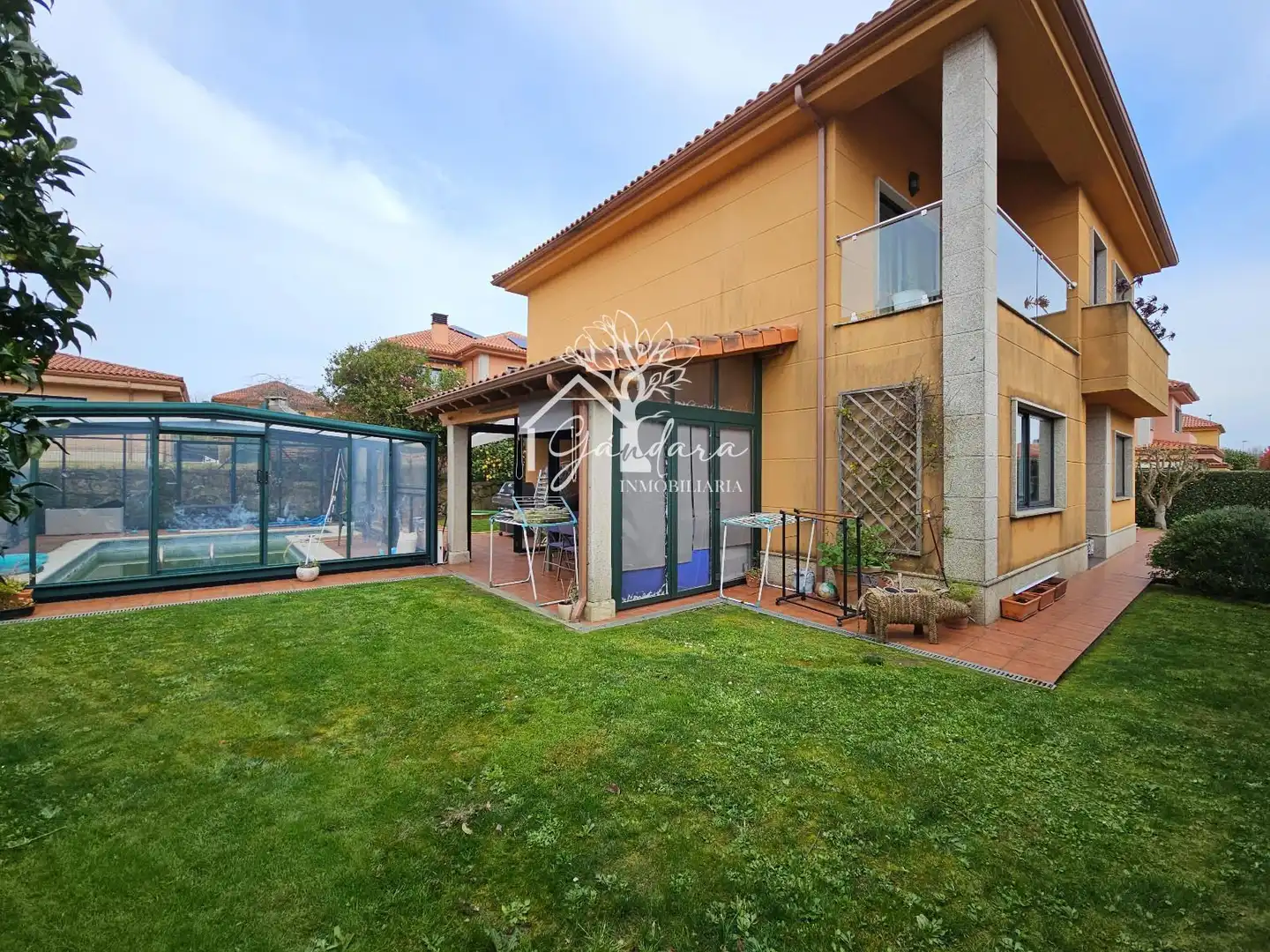 Terrassa de Casa o xalet en venda en Ferrol amb Calefacció, Jardí privat i Parquet