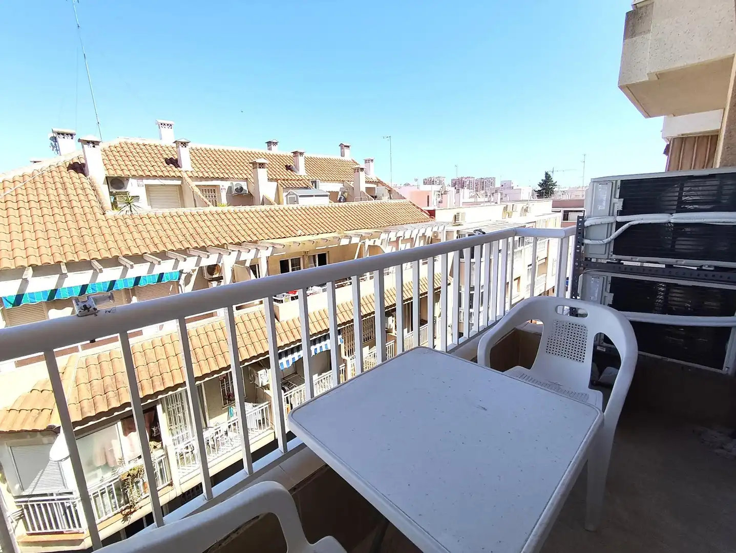 Terrassa de Apartament de lloguer en Torrevieja amb Aire condicionat, Moblat i Balcó