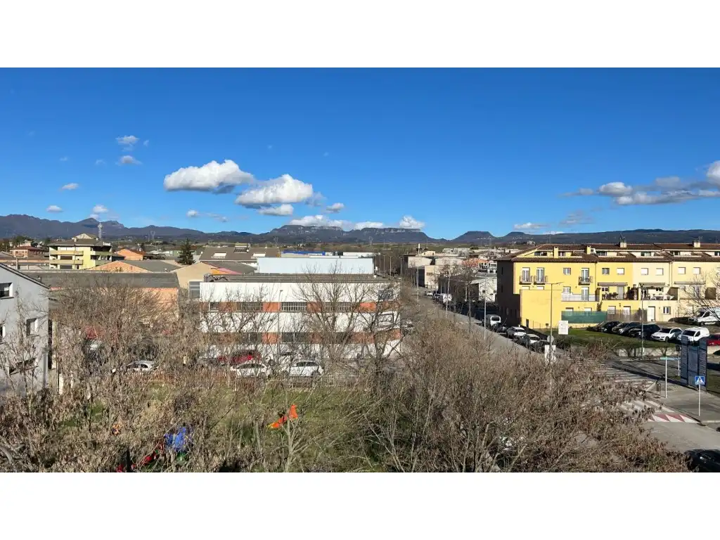 Vista exterior de Dúplex en venda en Manlleu