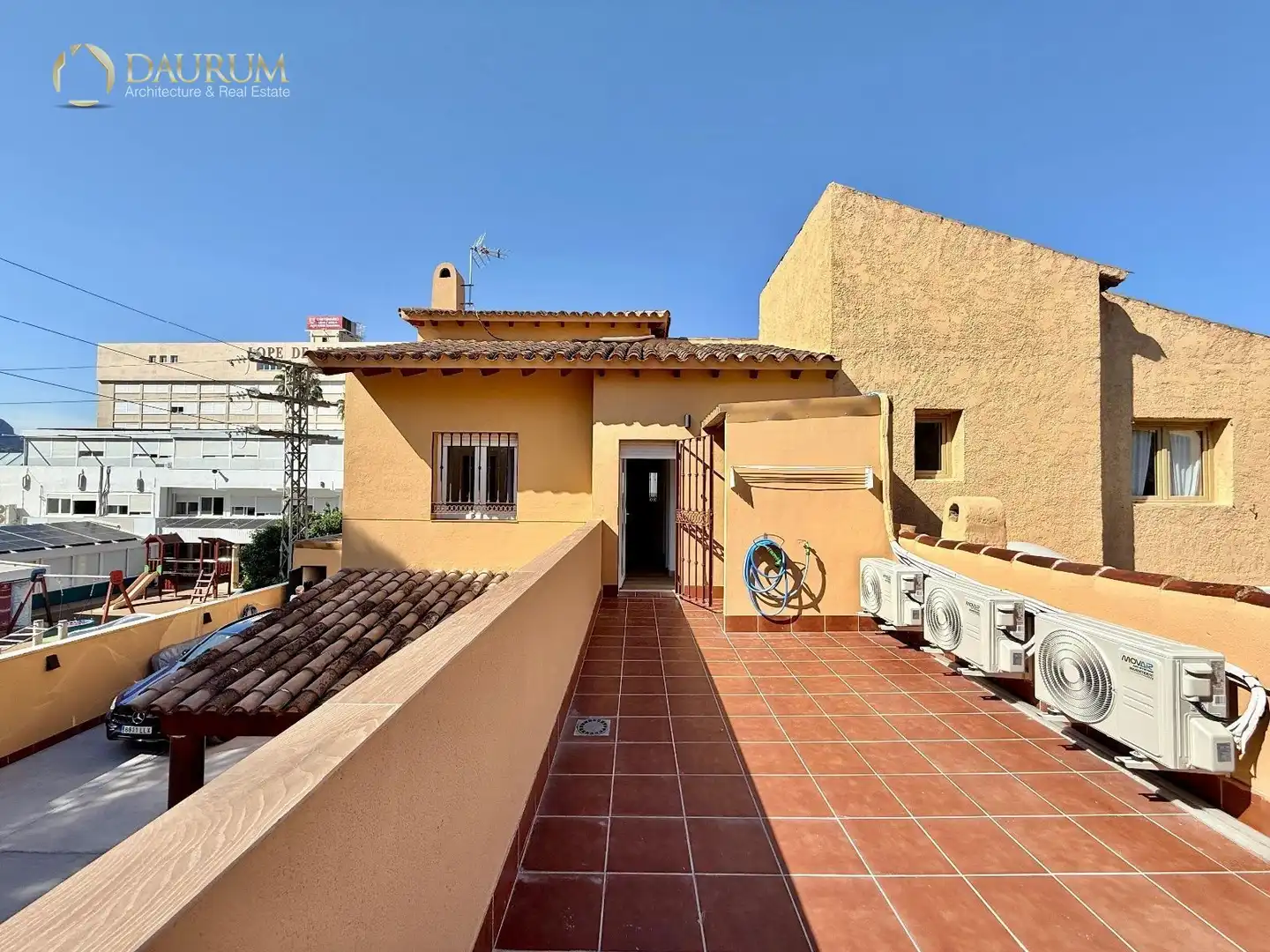Vista exterior de Casa adosada en venda en Benidorm amb Aire condicionat, Calefacció i Terrassa