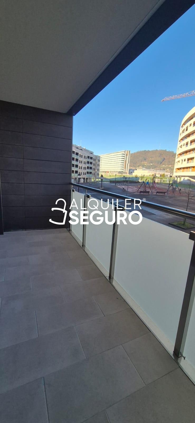 Terrassa de Pis de lloguer en Oviedo  amb Calefacció i Traster