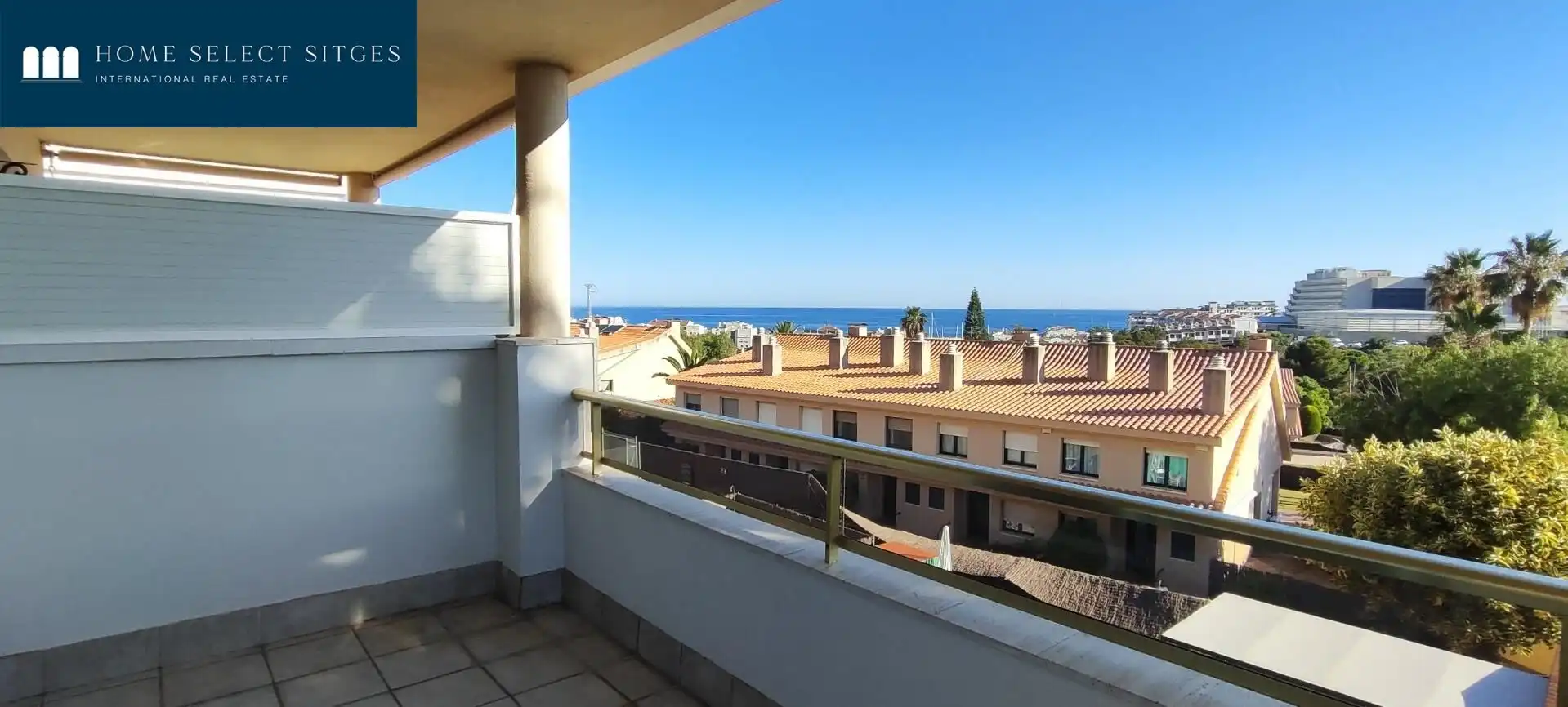 Außenansicht von Einfamilien-Reihenhaus zum Verkauf in Sitges mit Klimaanlage, Heizung und Parkett