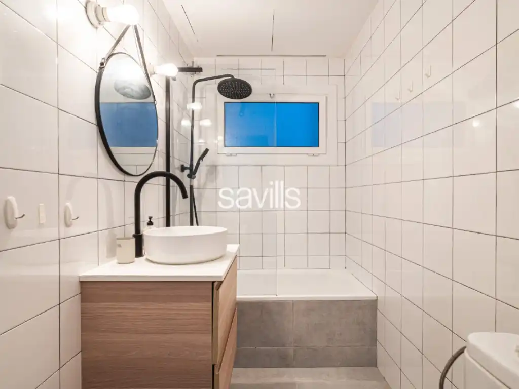 Bany de Apartament en venda en Barcelona amb Aire condicionat, Moblat i Forn