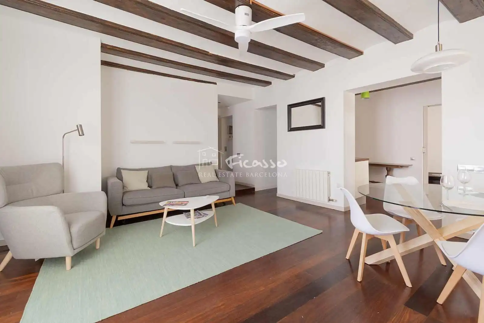 Sala d'estar de Pis de lloguer en Barcelona amb Calefacció, Parquet i Moblat