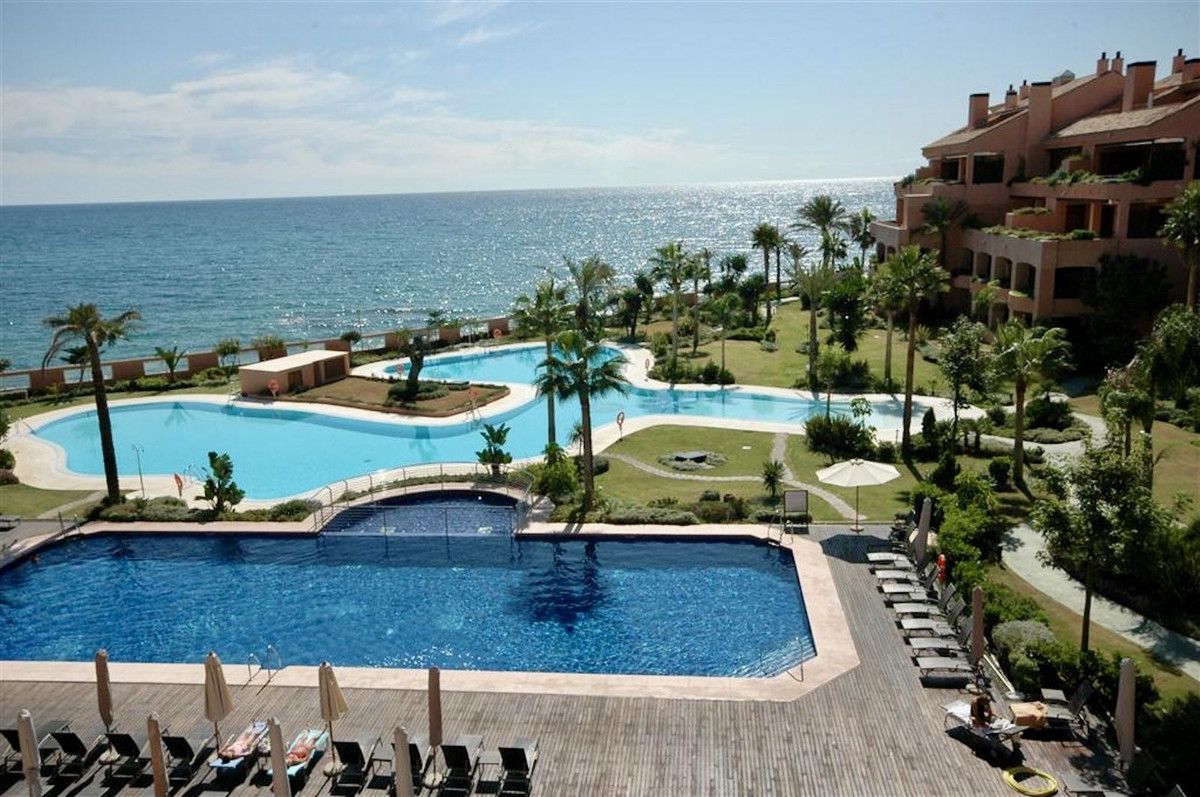 Piscina de Planta baixa en venda en Marbella amb Aire condicionat, Jardí privat i Terrassa