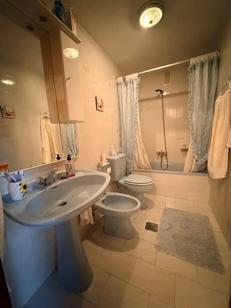 Bathroom of Flat for sale in Gijón   with Heating and Swimming Pool