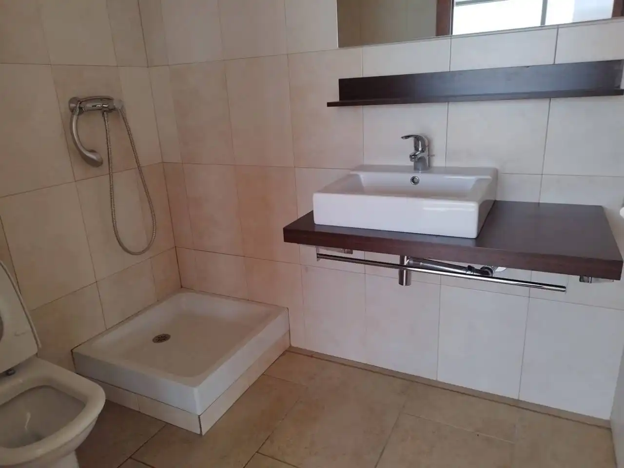 Bathroom of Office for rent in Vic  with Heating