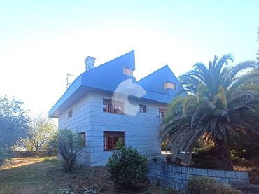 Casa amb balcó en venda a Paderne de Allariz