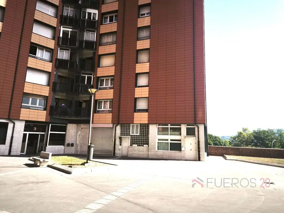 Vista exterior de Piso en venta en Barakaldo  con Calefacción y Amueblado