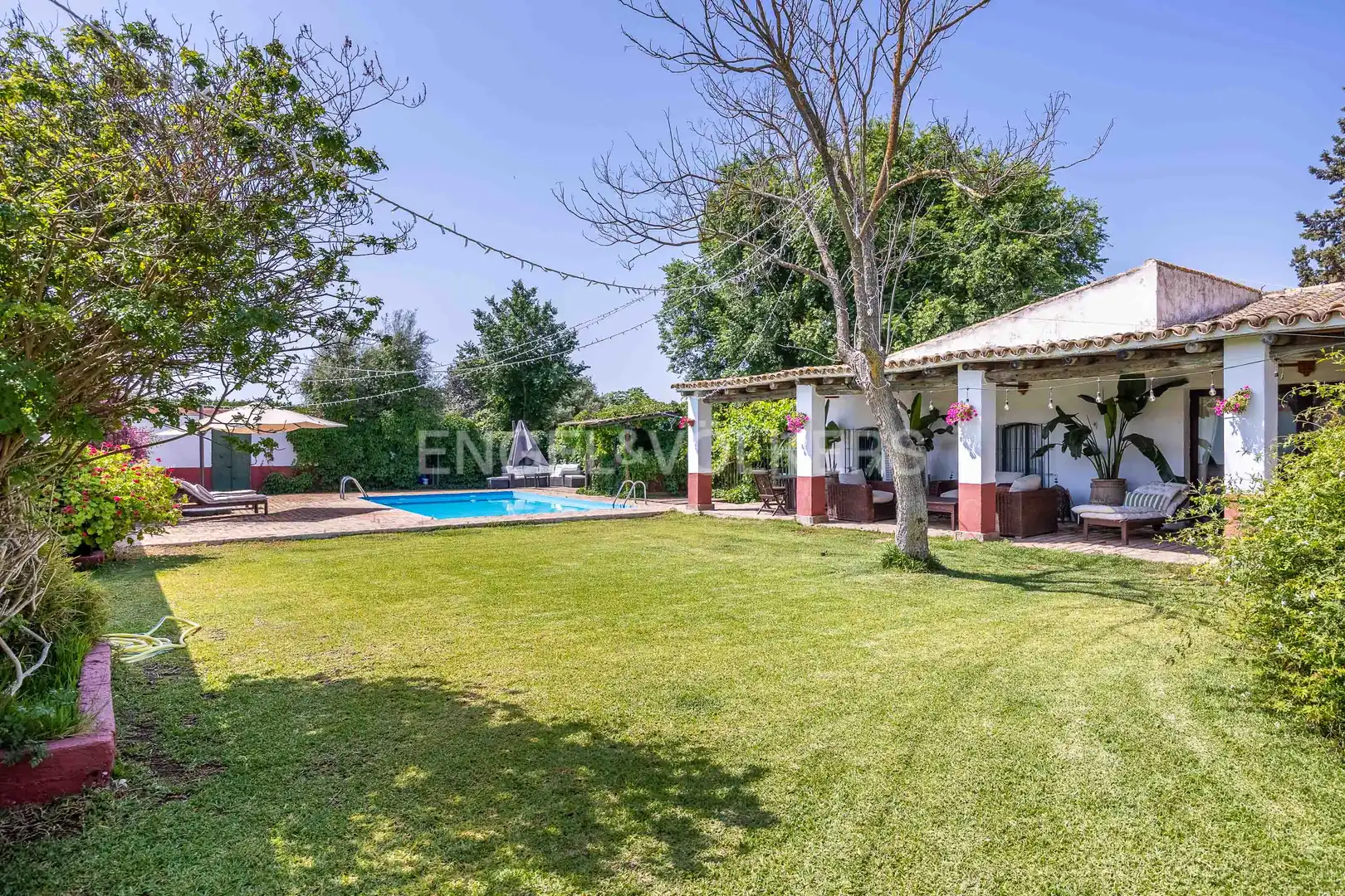 Jardín de Finca rústica en venta en Alcalá del Río con Aire acondicionado, Calefacción y Jardín privado