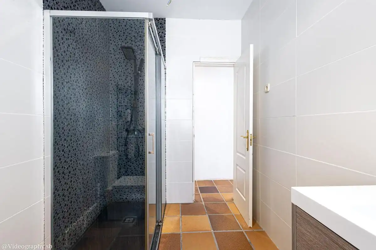 Baño de Casa o chalet en venta en Guadalajara con Aire acondicionado, Calefacción y Jardín privado