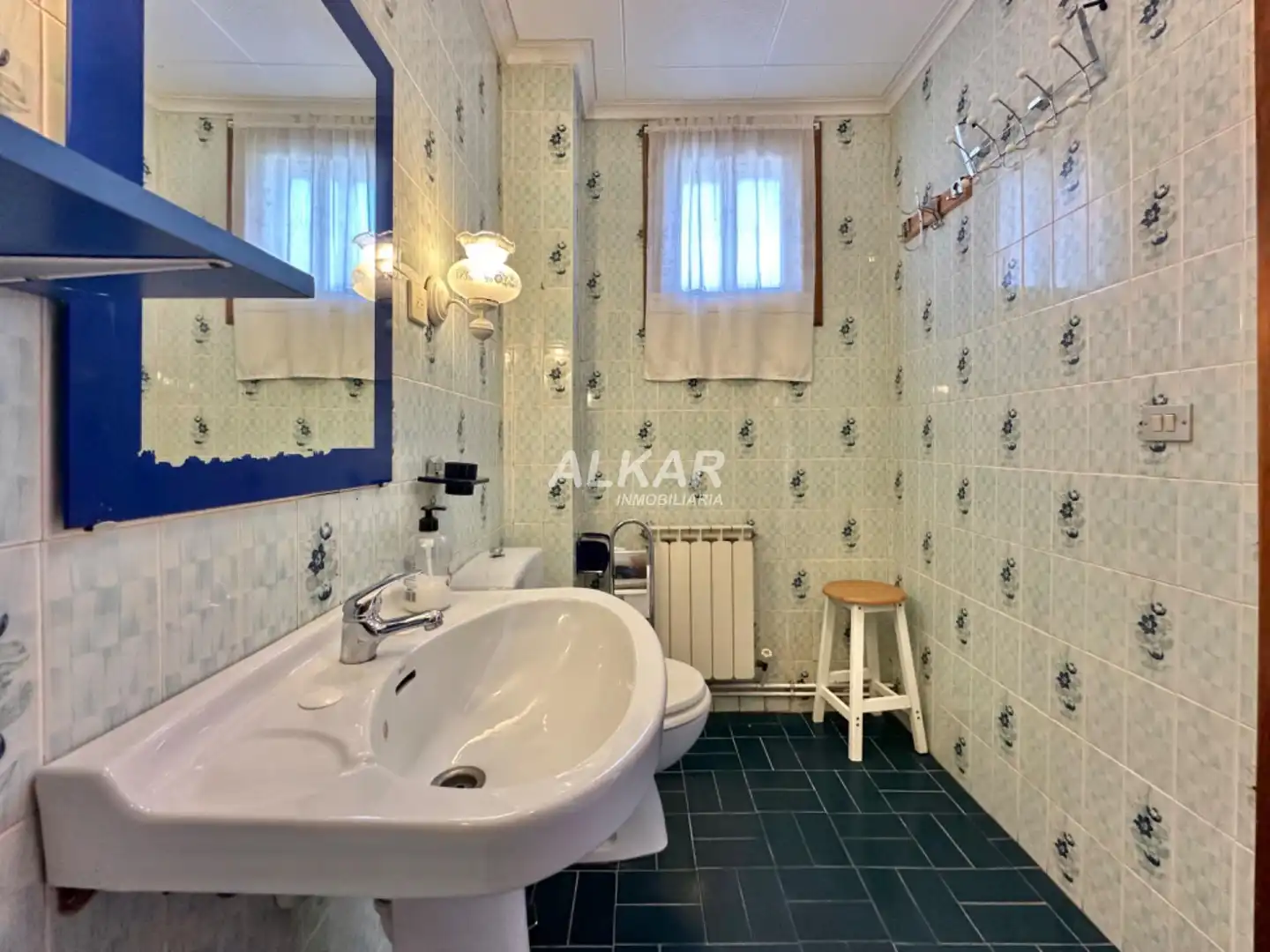 Bathroom of Houses for sale in Ribaforada  with Air Conditioner, Heating and Parquet flooring