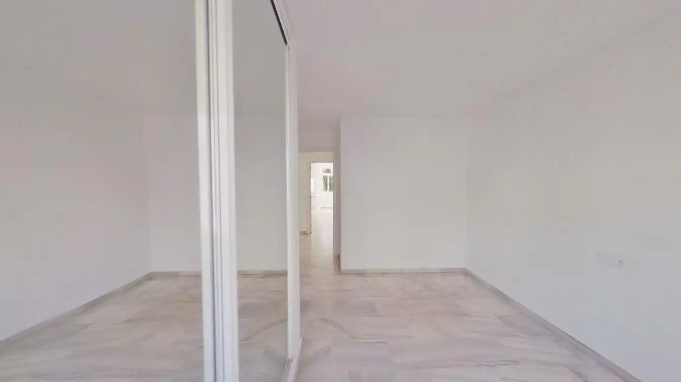 Piso con piscina en venta en Calahonda, imagen 26