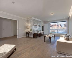 Sala d'estar de Casa adosada en venda en  Madrid Capital amb Piscina