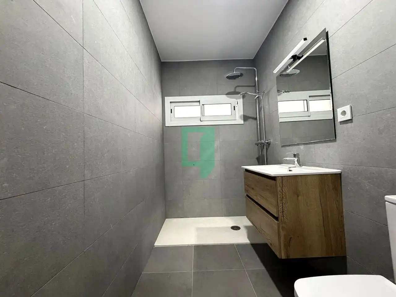 Baño de Dúplex en venta en Badalona con Parquet