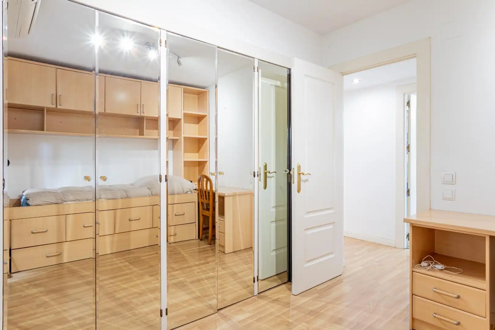 Habitación de Piso en venta en Madrid con Aire acondicionado, Calefacción y Jardín privado