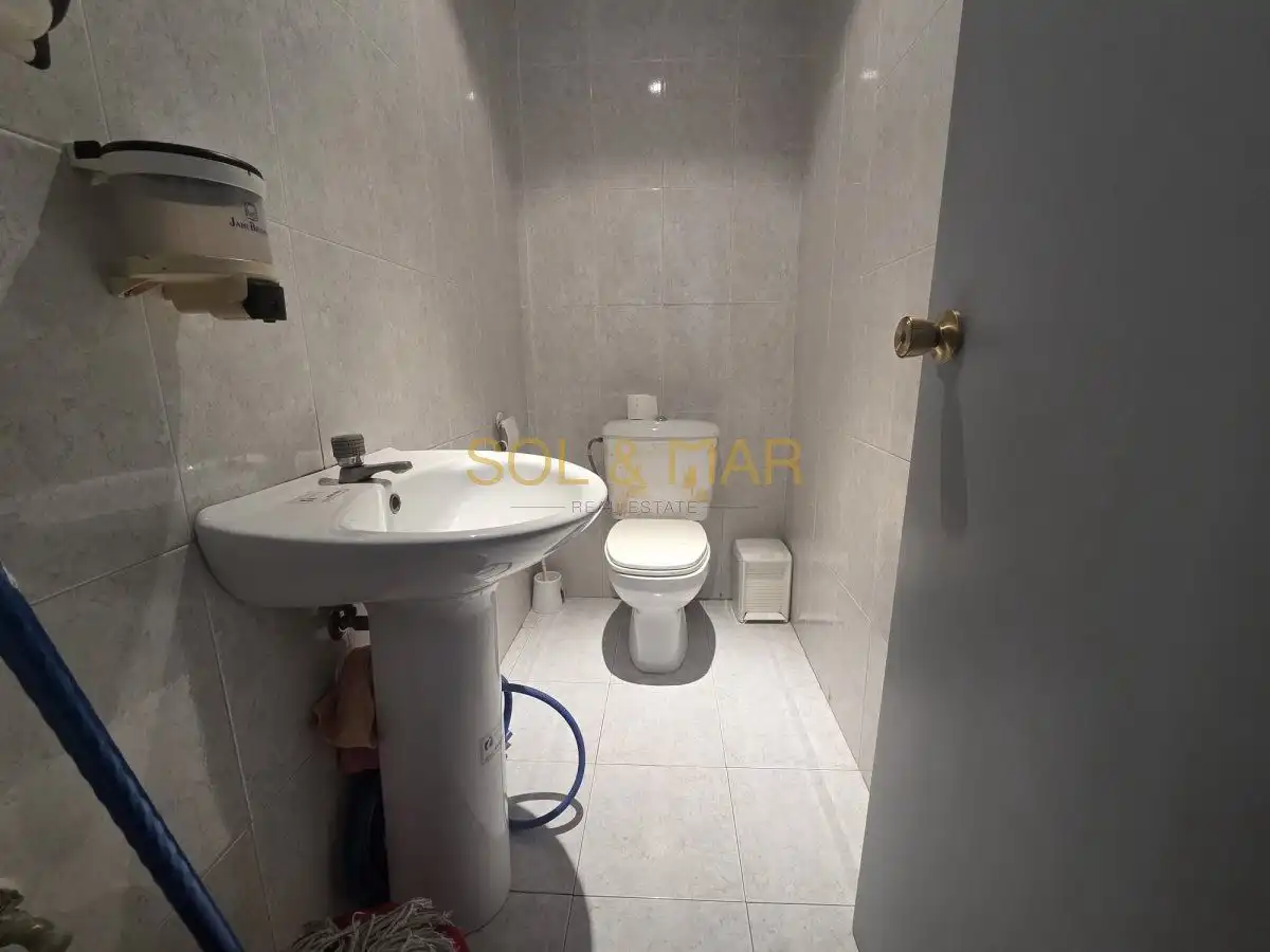 Baño de Local en venta en Torremolinos con Aire acondicionado
