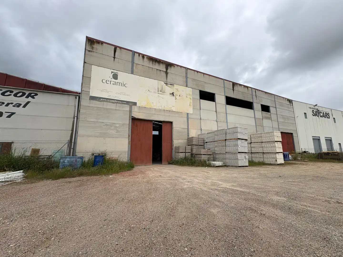 Vista exterior de Nau industrial en venda en Llerena