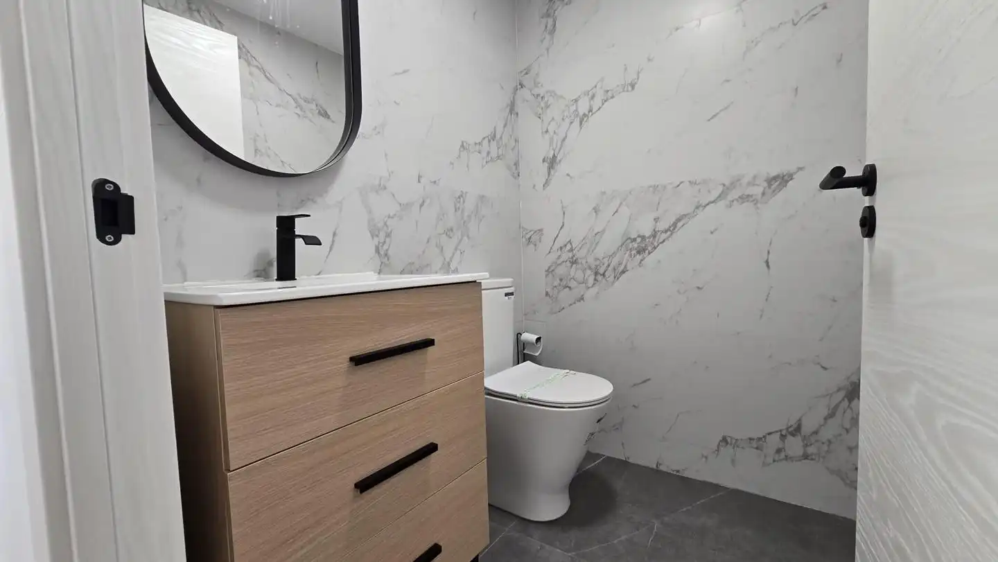 Badezimmer von Wohnung zur Miete in Gandia mit Klimaanlage, Terrasse und Möbliert