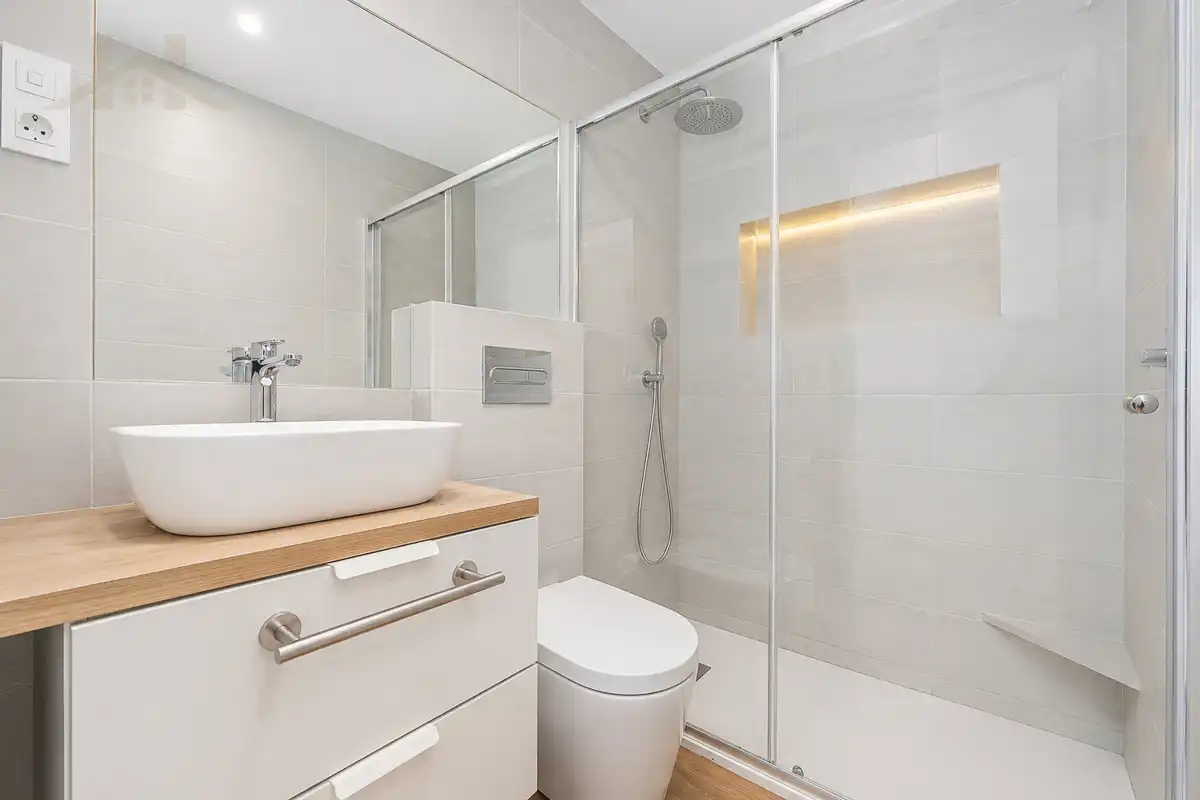 Bathroom of Flat for sale in El Escorial  with Air Conditioner, Heating and Parquet flooring