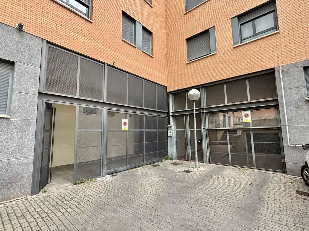 Außenansicht von Garage zur Miete in Toledo